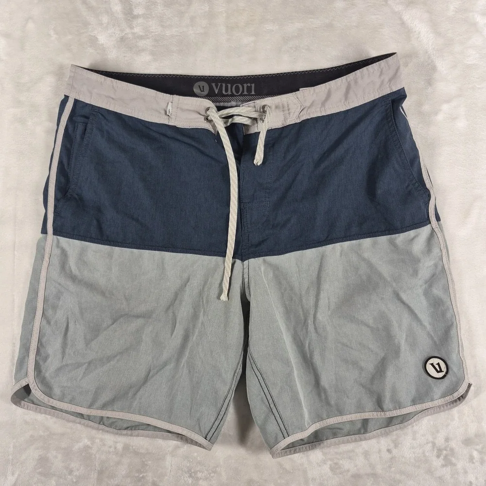 Vuori Cruise Board Shorts Men's 33 Gray Blue Swim Trunks Hybrid Beach Pool V314